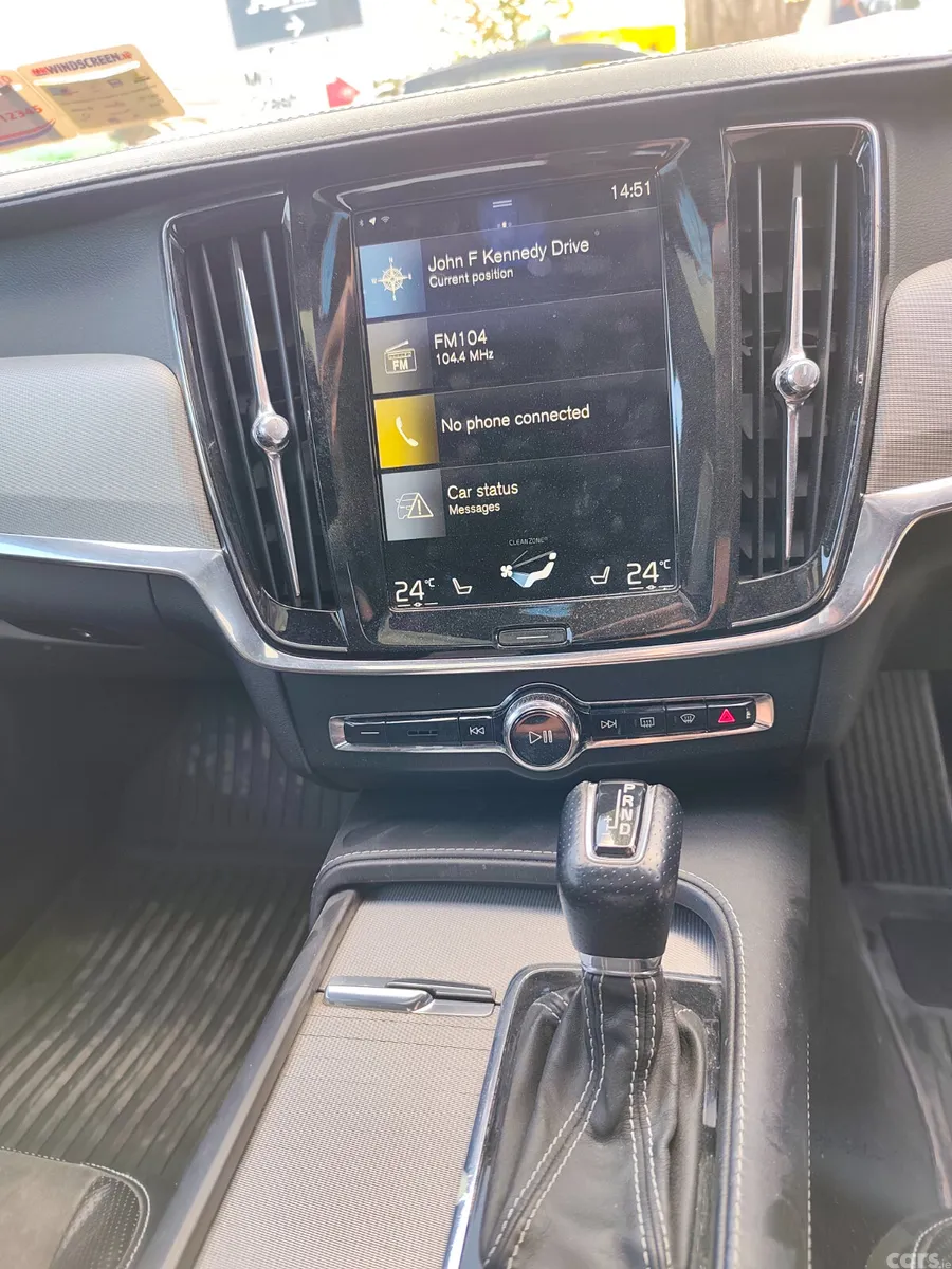 Volvo S90 Saloon, Diesel, 2017, Blue