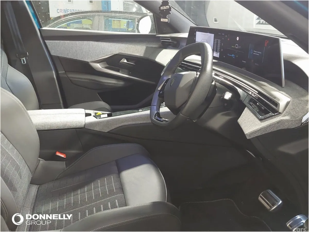 Peugeot 5008 SUV, Electric, 2025, Blue