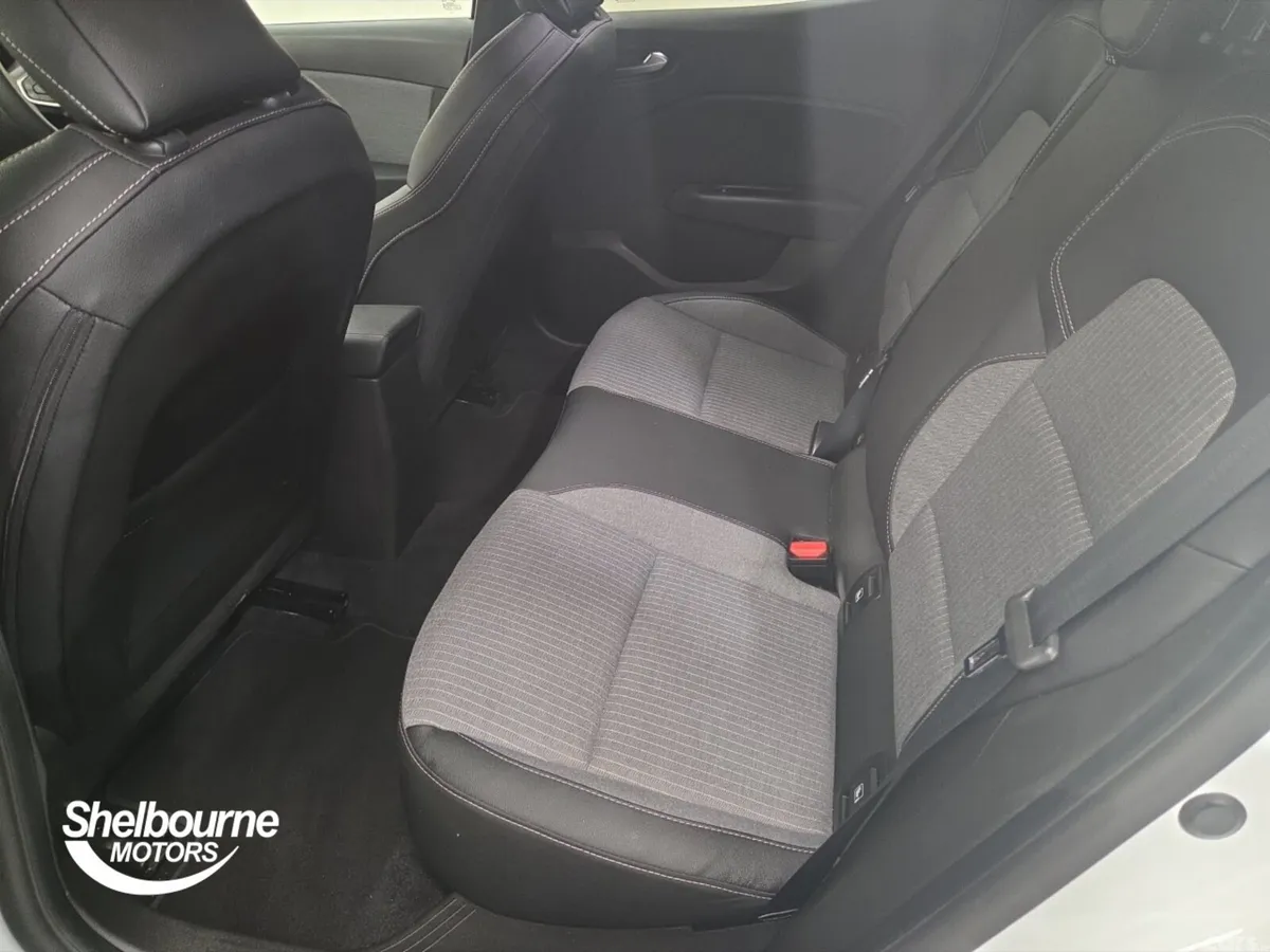 Renault Clio Hatchback, Petrol, 2025, White