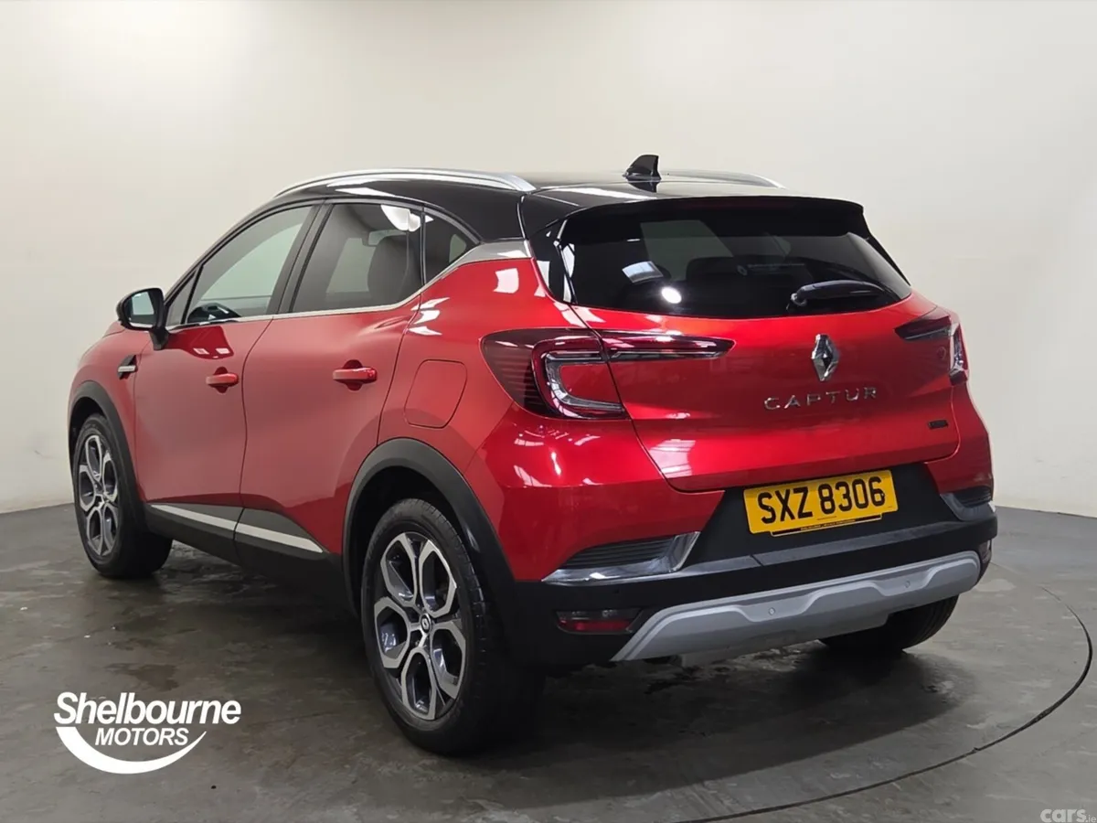 Renault Captur Hatchback, Petrol Hybrid, 2023, Red