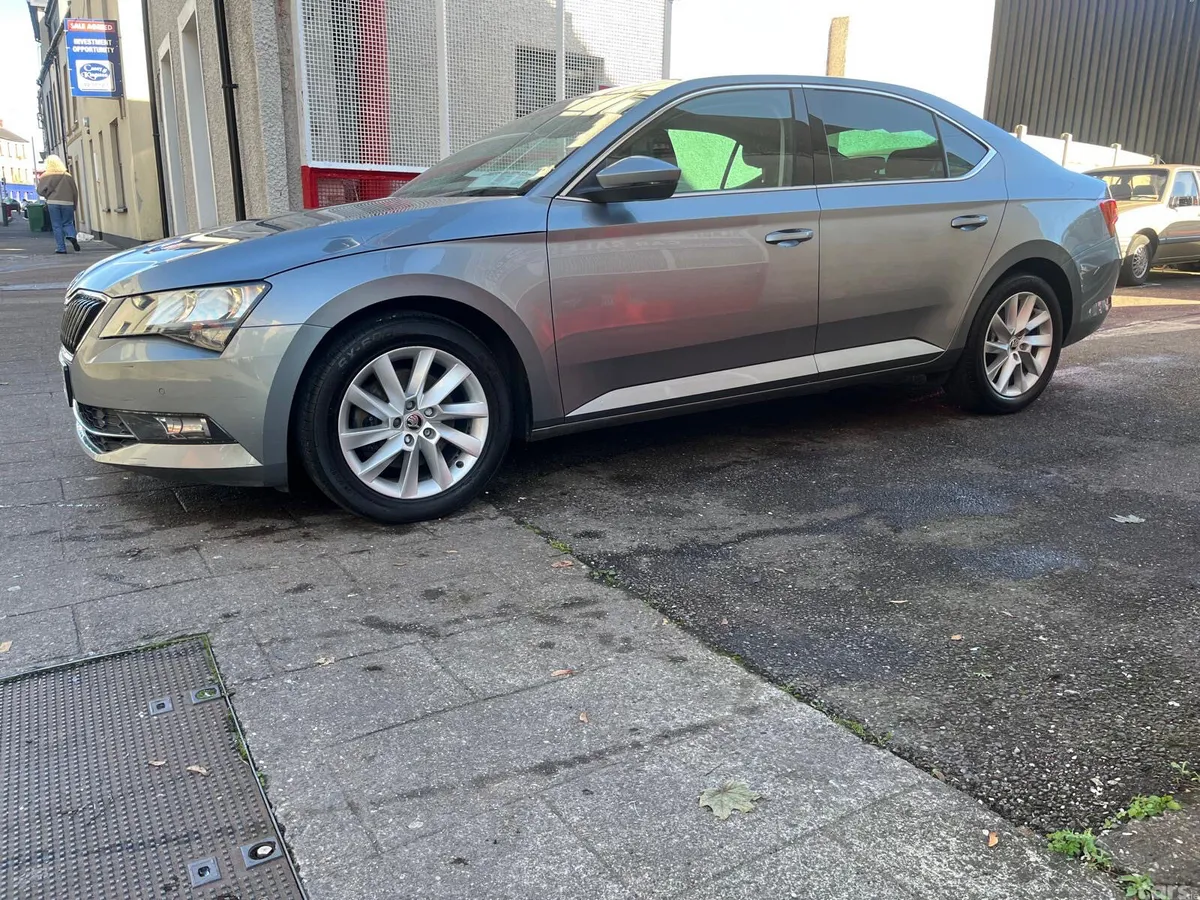 Skoda Superb Hatchback, Diesel, 2019, Grey
