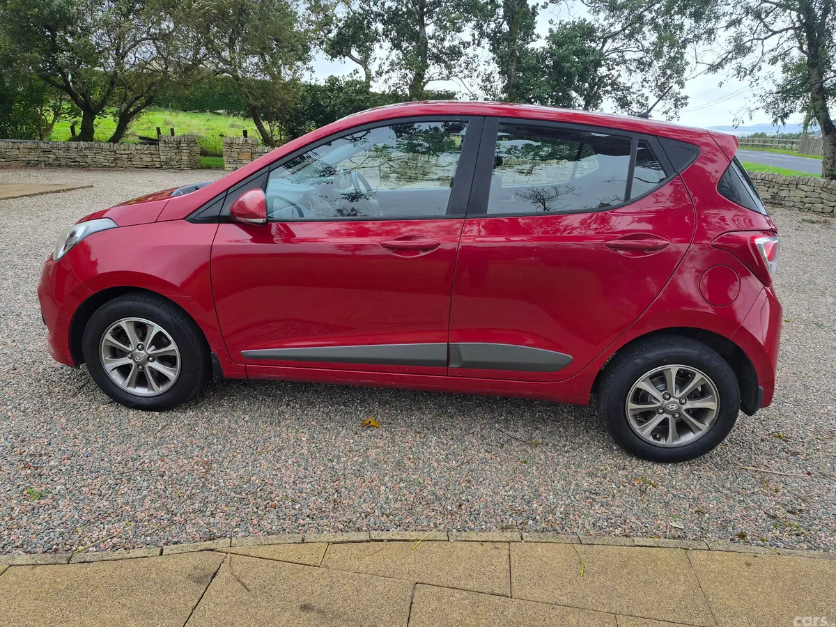 Hyundai i10 Hatchback, Petrol, 2015, Red