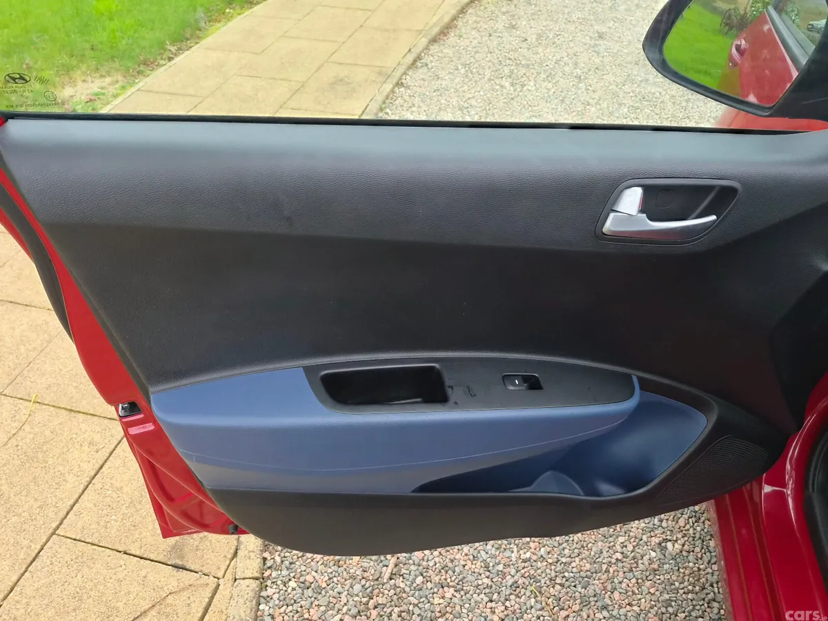 Hyundai i10 Hatchback, Petrol, 2015, Red