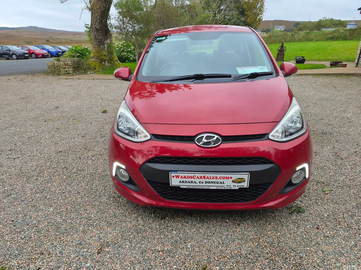 Hyundai i10 Hatchback, Petrol, 2015, Red
