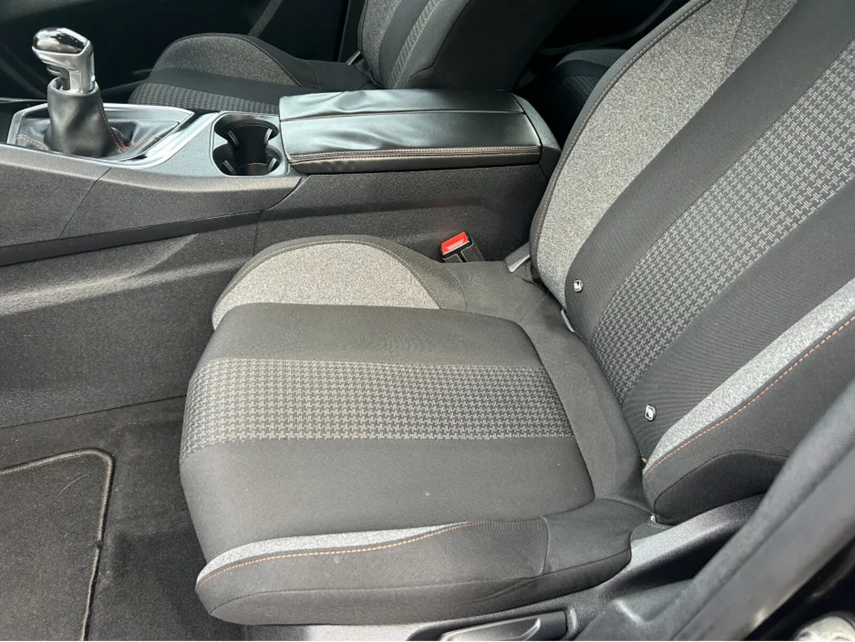 Peugeot 3008 MPV, Petrol, 2018, Black