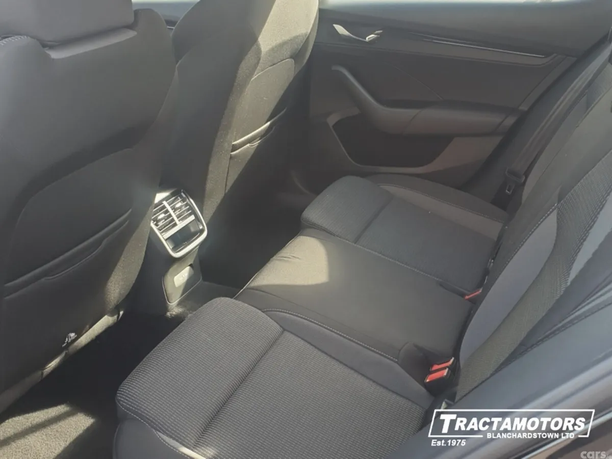 Skoda Octavia Hatchback, Diesel, 2024, Black