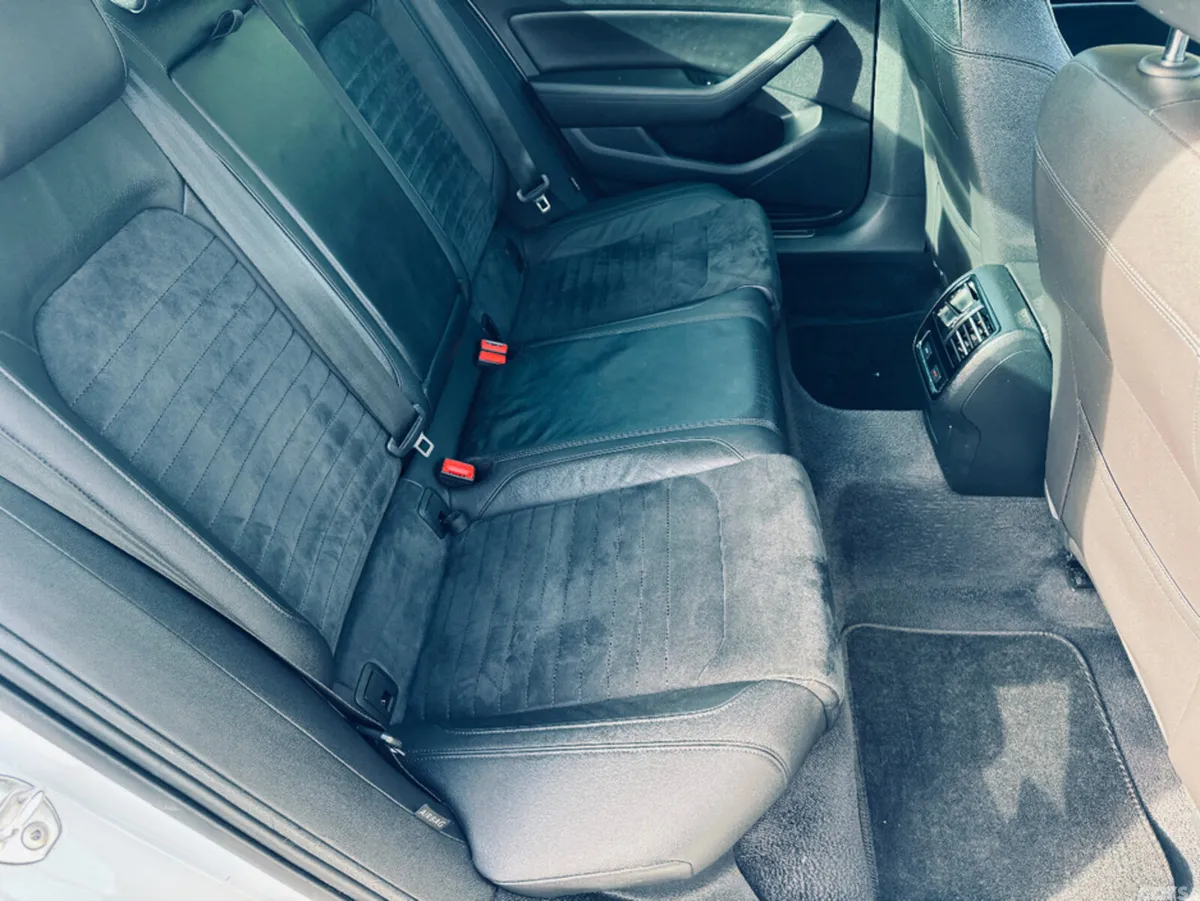 Volkswagen Passat Saloon, Petrol Plug-in Hybrid, 2017, White