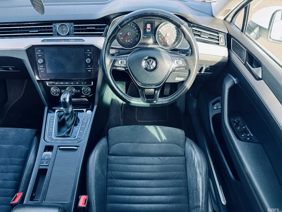 Volkswagen Passat Saloon, Petrol Plug-in Hybrid, 2017, White