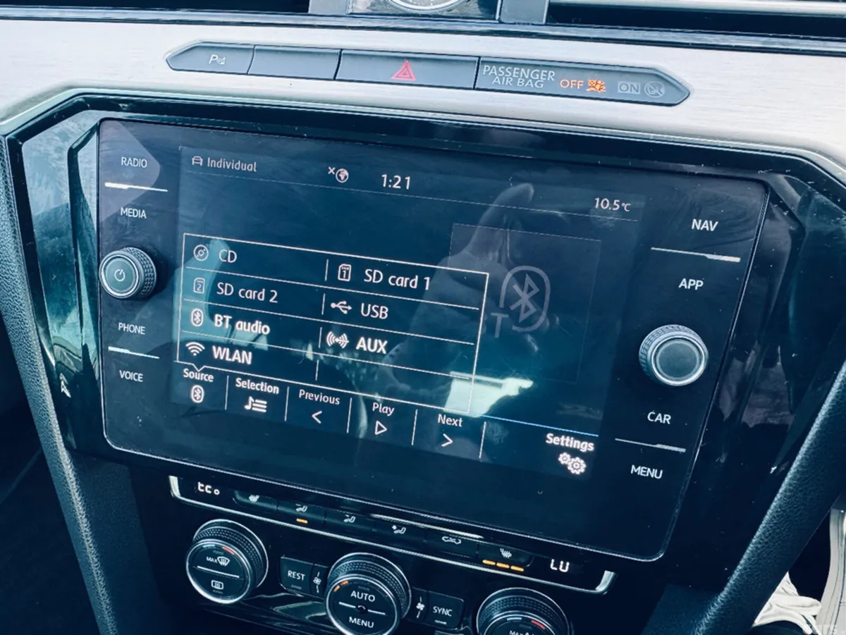 Volkswagen Passat Saloon, Petrol Plug-in Hybrid, 2017, White
