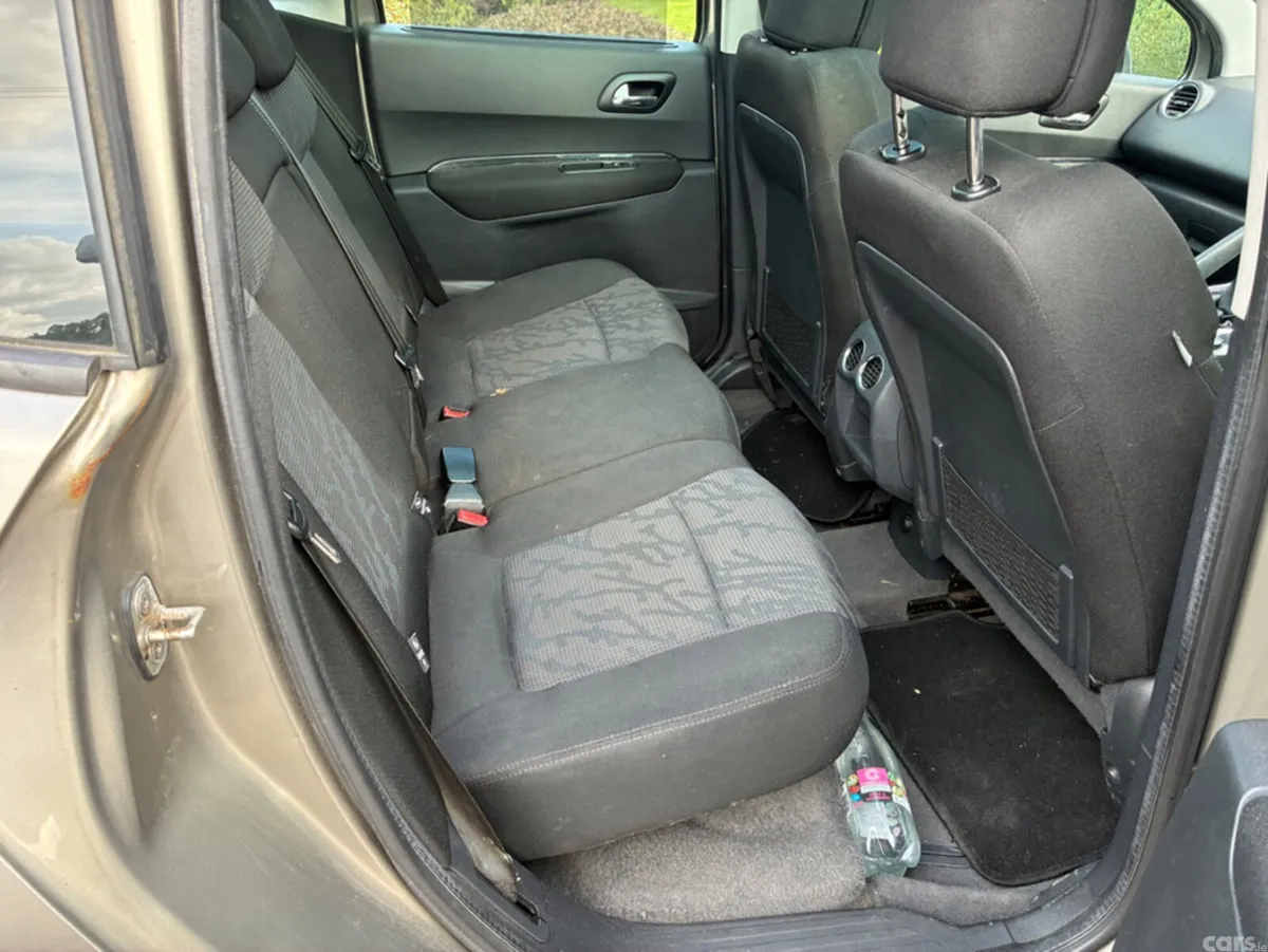 Peugeot 3008 MPV, Diesel, 2011, Grey