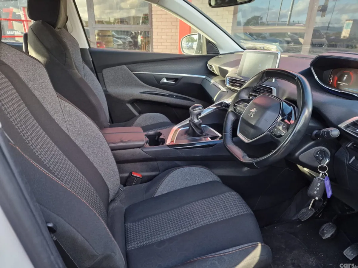 Peugeot 5008 MPV, Diesel, 2018, White