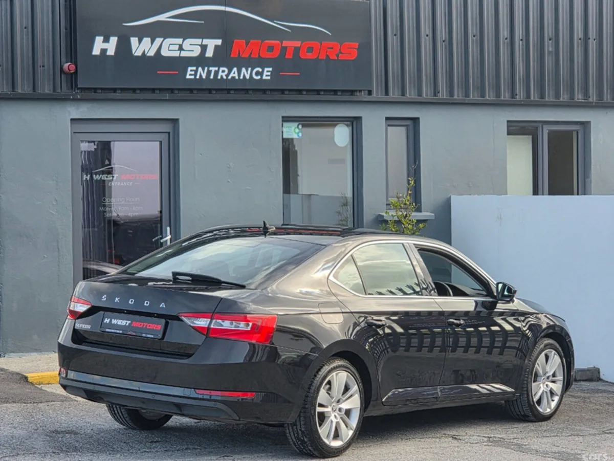 Skoda Superb Hatchback, Diesel, 2022, Black