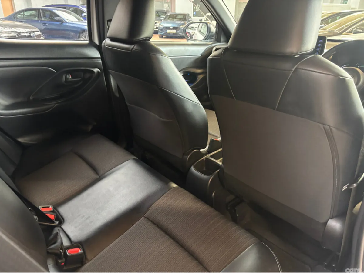 Toyota Yaris Cross Hatchback, Petrol Hybrid, 2023, White