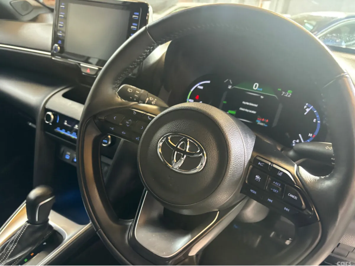 Toyota Yaris Cross Hatchback, Petrol Hybrid, 2023, White
