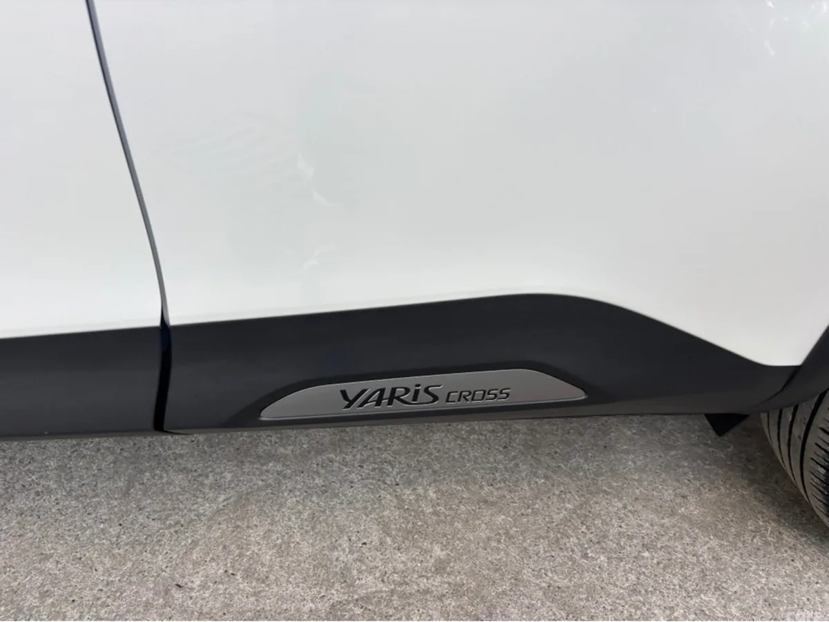 Toyota Yaris Cross Hatchback, Petrol Hybrid, 2023, White
