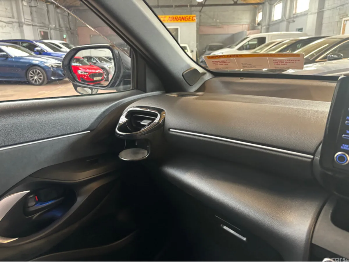 Toyota Yaris Cross Hatchback, Petrol Hybrid, 2023, White