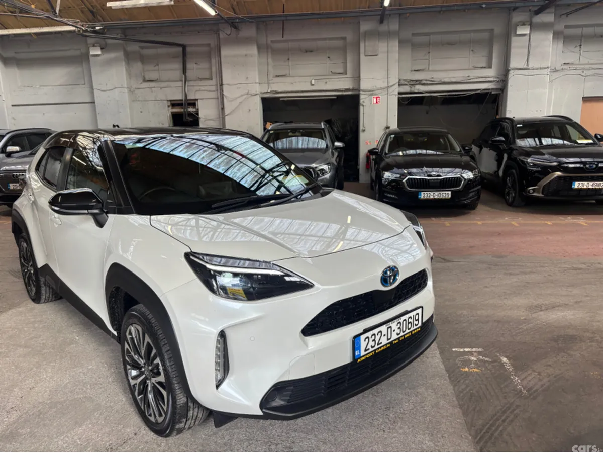 Toyota Yaris Cross Hatchback, Petrol Hybrid, 2023, White