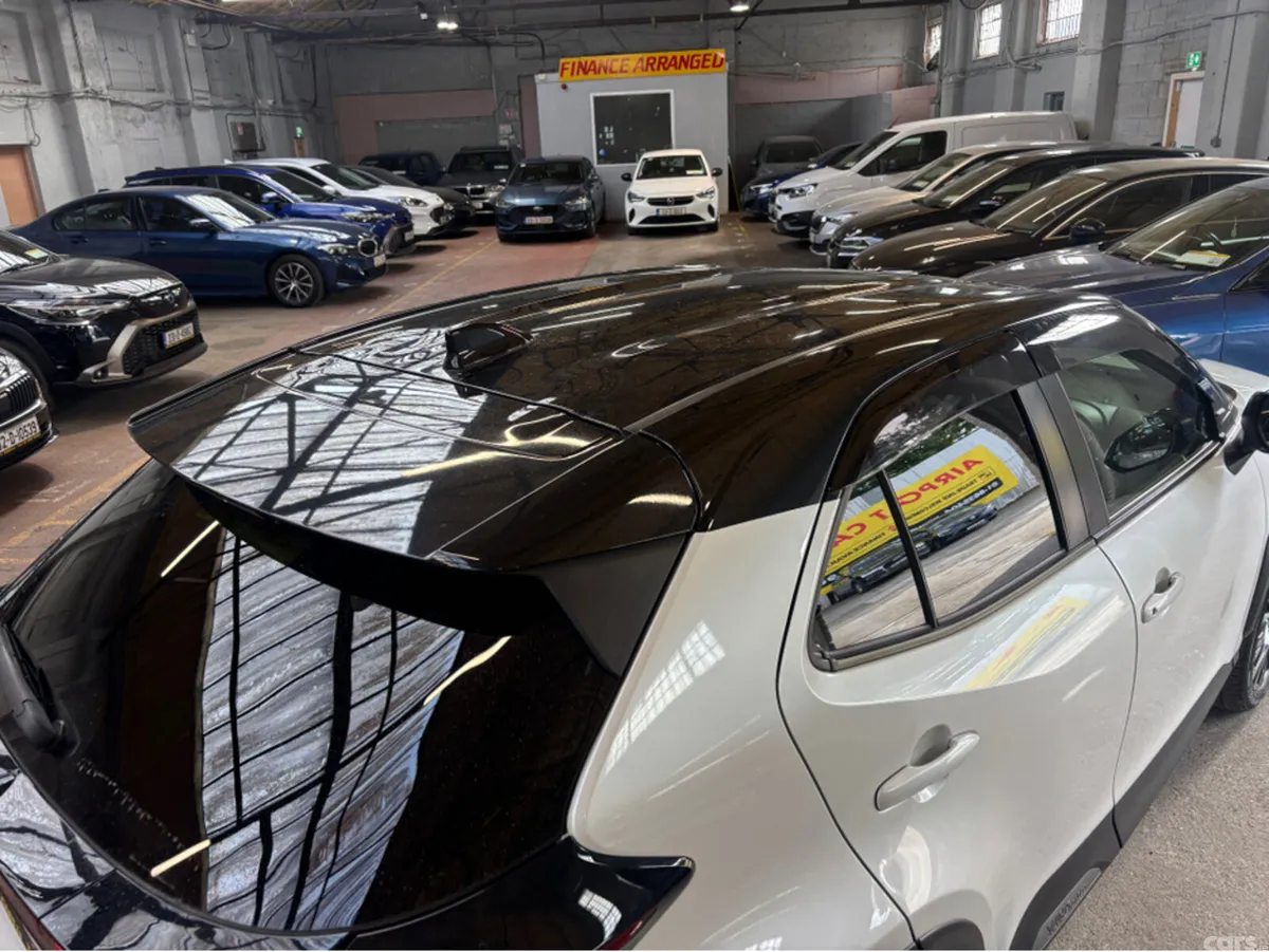 Toyota Yaris Cross Hatchback, Petrol Hybrid, 2023, White
