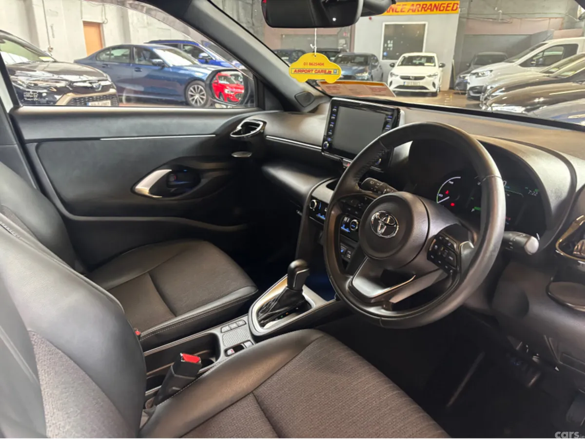 Toyota Yaris Cross Hatchback, Petrol Hybrid, 2023, White