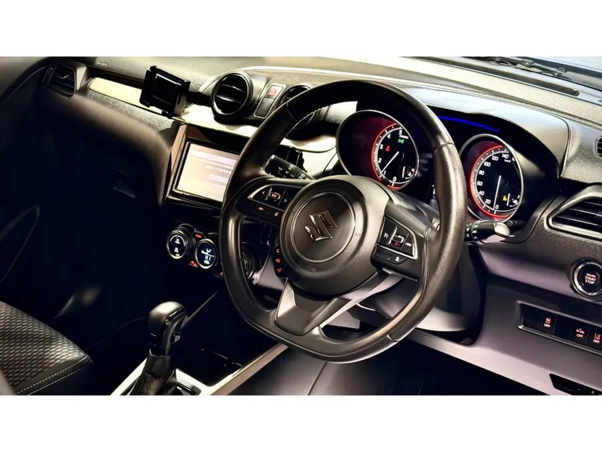 Suzuki Swift Hatchback, Petrol, 2019, Blue