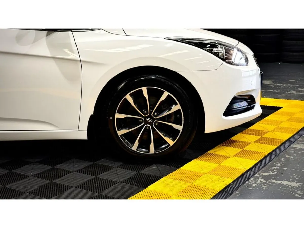 Hyundai i40 Saloon, Diesel, 2016, White