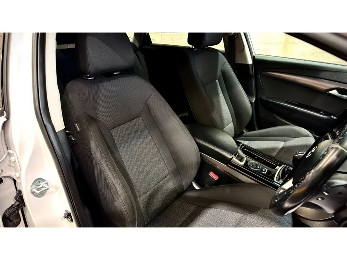 Hyundai i40 Saloon, Diesel, 2016, White