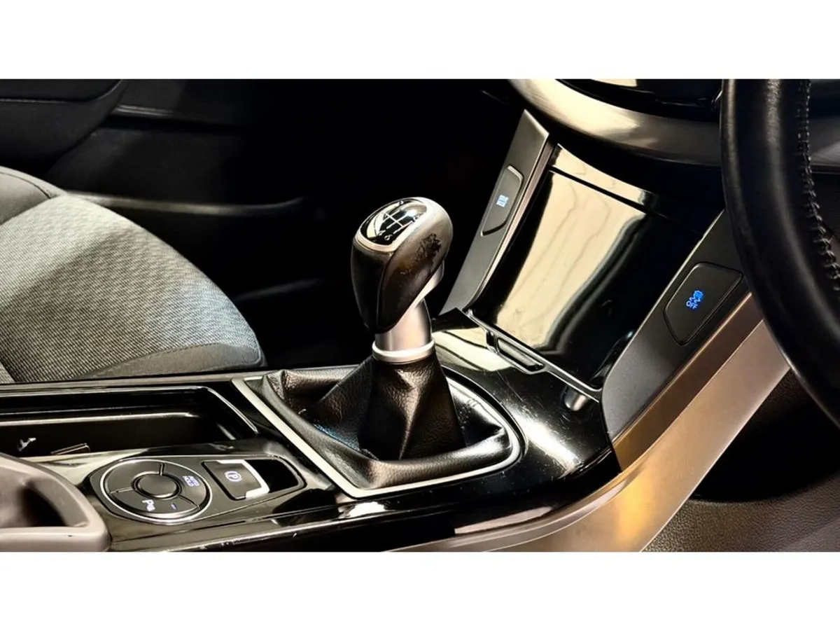 Hyundai i40 Saloon, Diesel, 2016, White