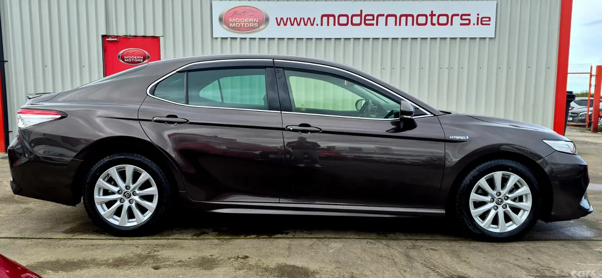 Toyota Camry Saloon, Petrol Hybrid, 2019, Brown