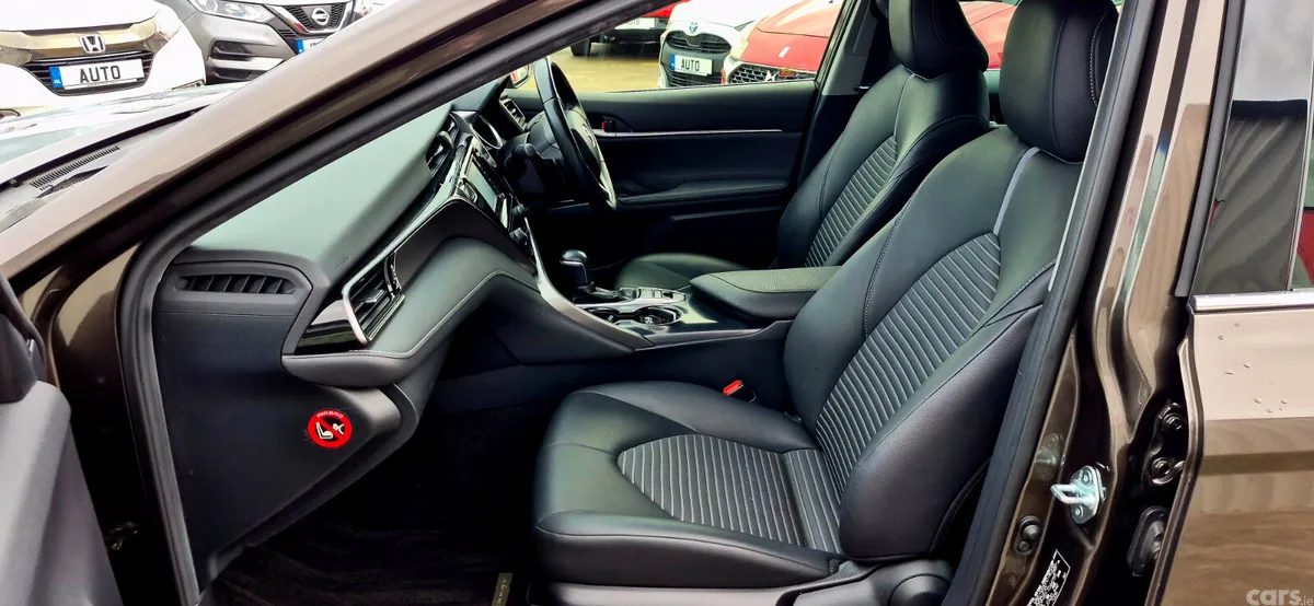 Toyota Camry Saloon, Petrol Hybrid, 2019, Brown