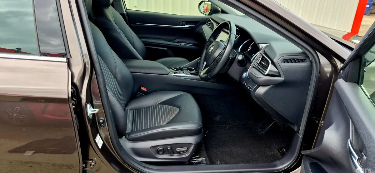 Toyota Camry Saloon, Petrol Hybrid, 2019, Brown