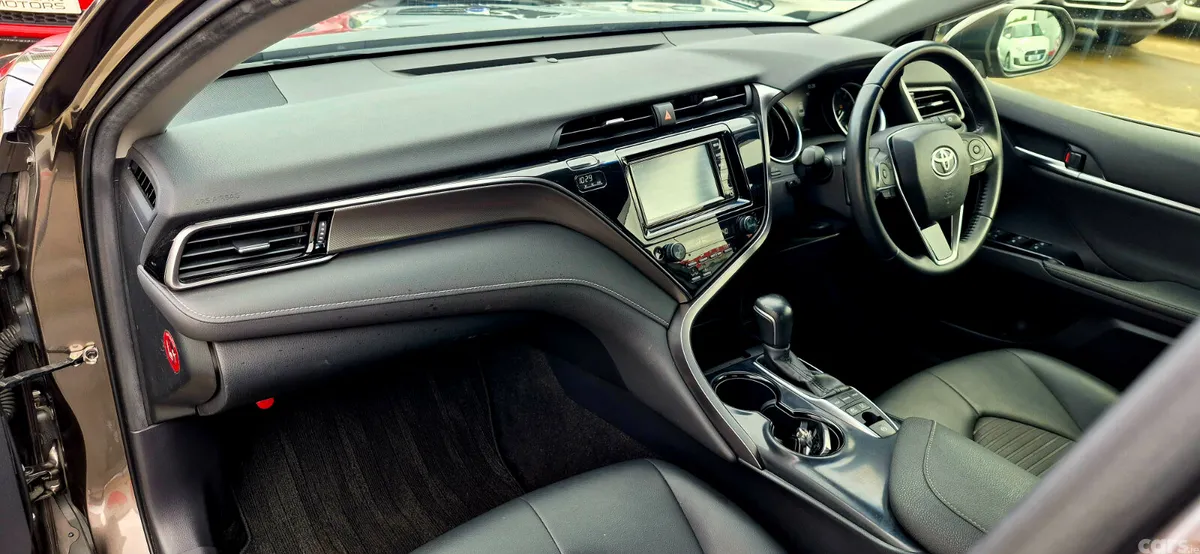 Toyota Camry Saloon, Petrol Hybrid, 2019, Brown