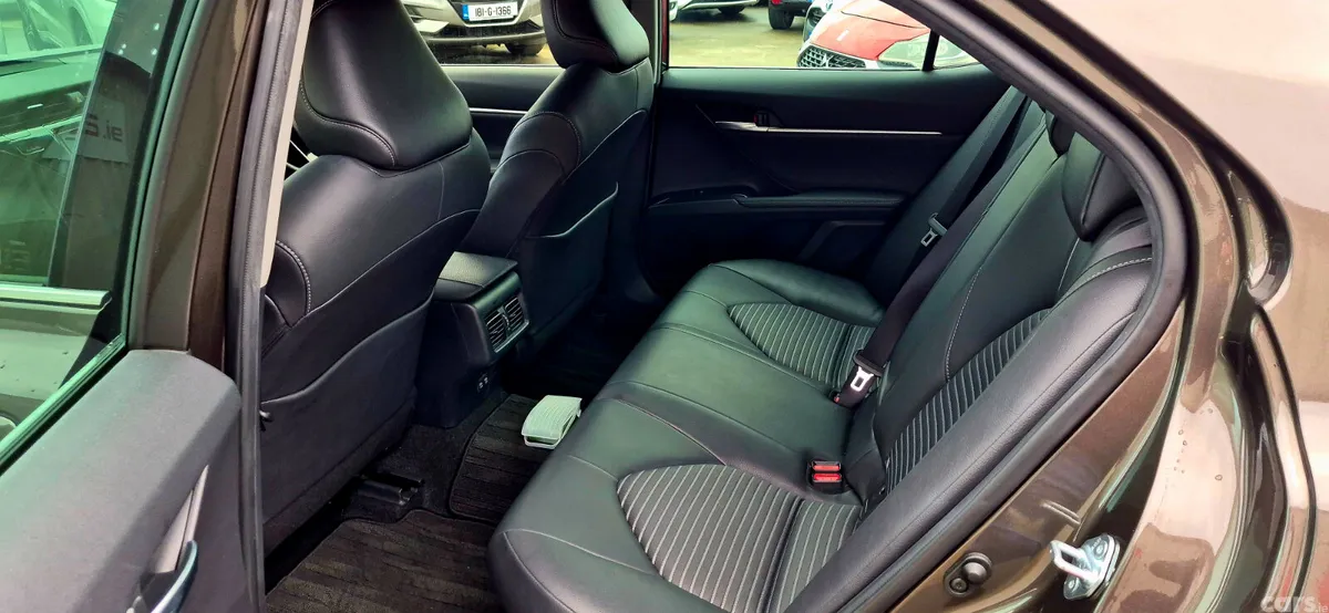 Toyota Camry Saloon, Petrol Hybrid, 2019, Brown