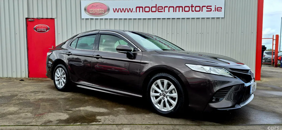 Toyota Camry Saloon, Petrol Hybrid, 2019, Brown