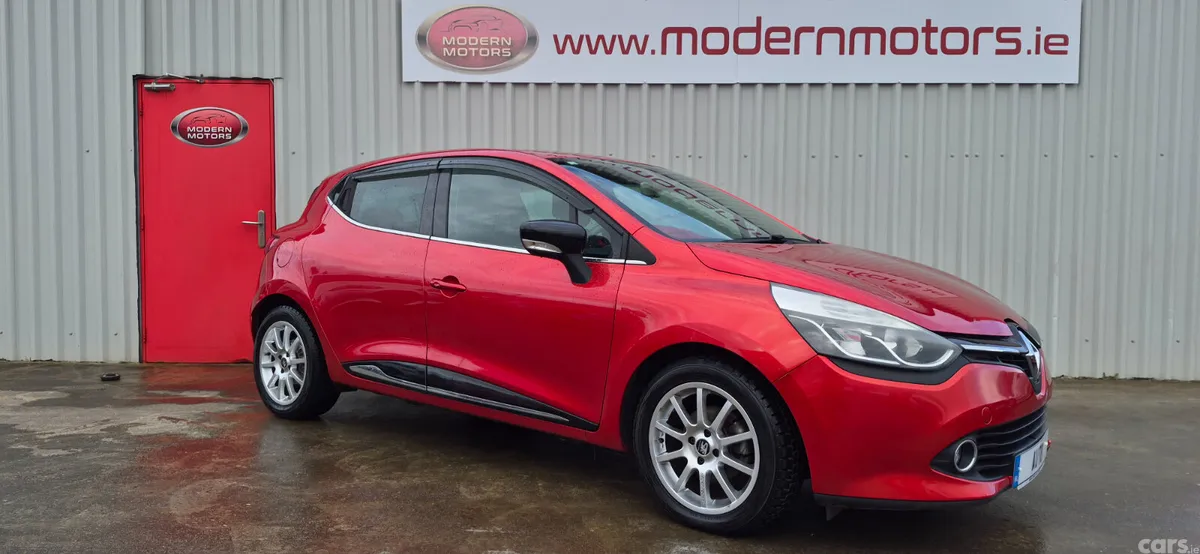 Renault Clio Hatchback, Petrol, 2016, Red