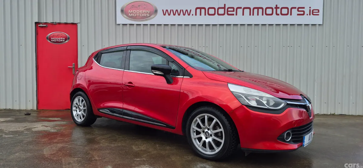 Renault Clio Hatchback, Petrol, 2016, Red