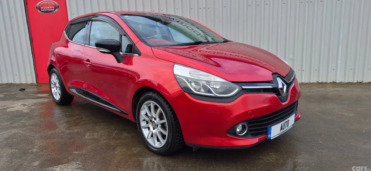 Renault Clio Hatchback, Petrol, 2016, Red
