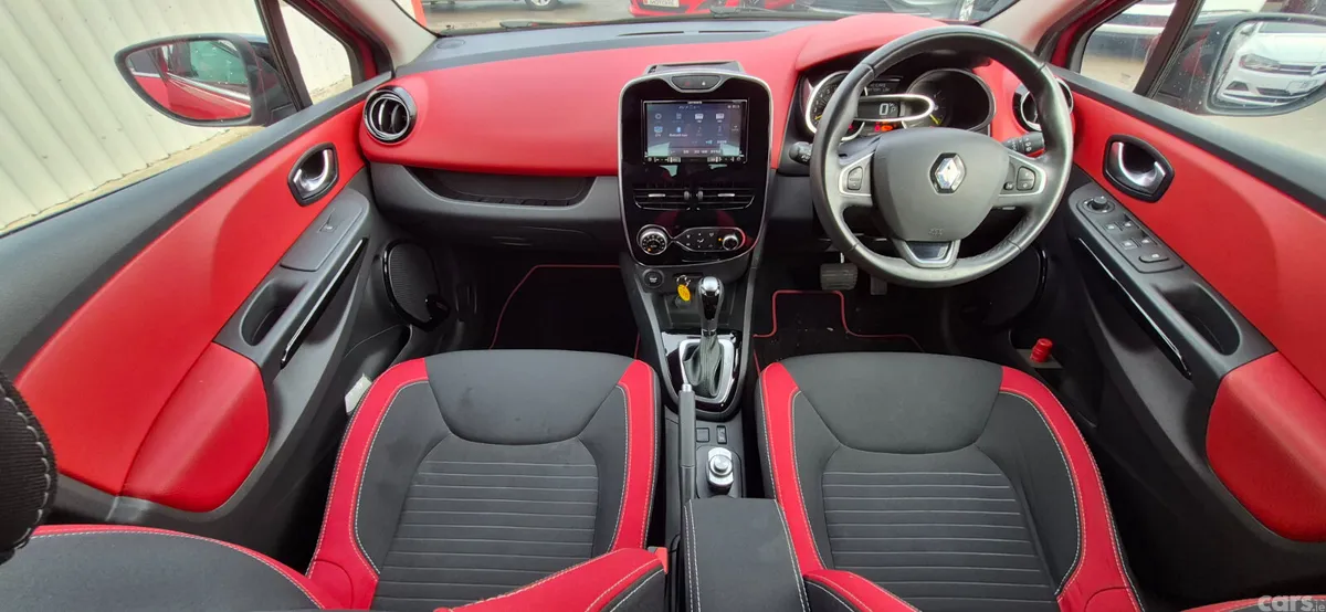 Renault Clio Hatchback, Petrol, 2016, Red