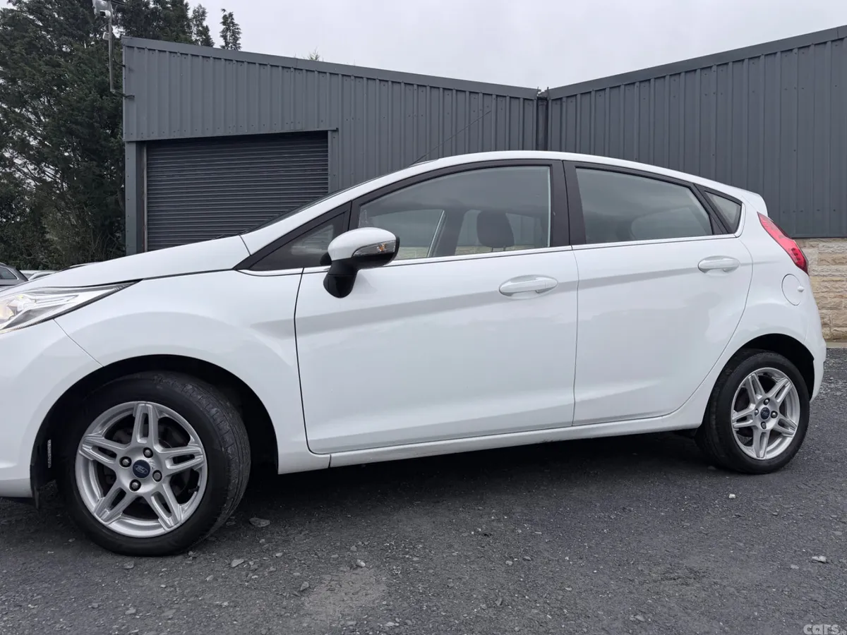 Ford Fiesta Hatchback, Petrol, 2015, White
