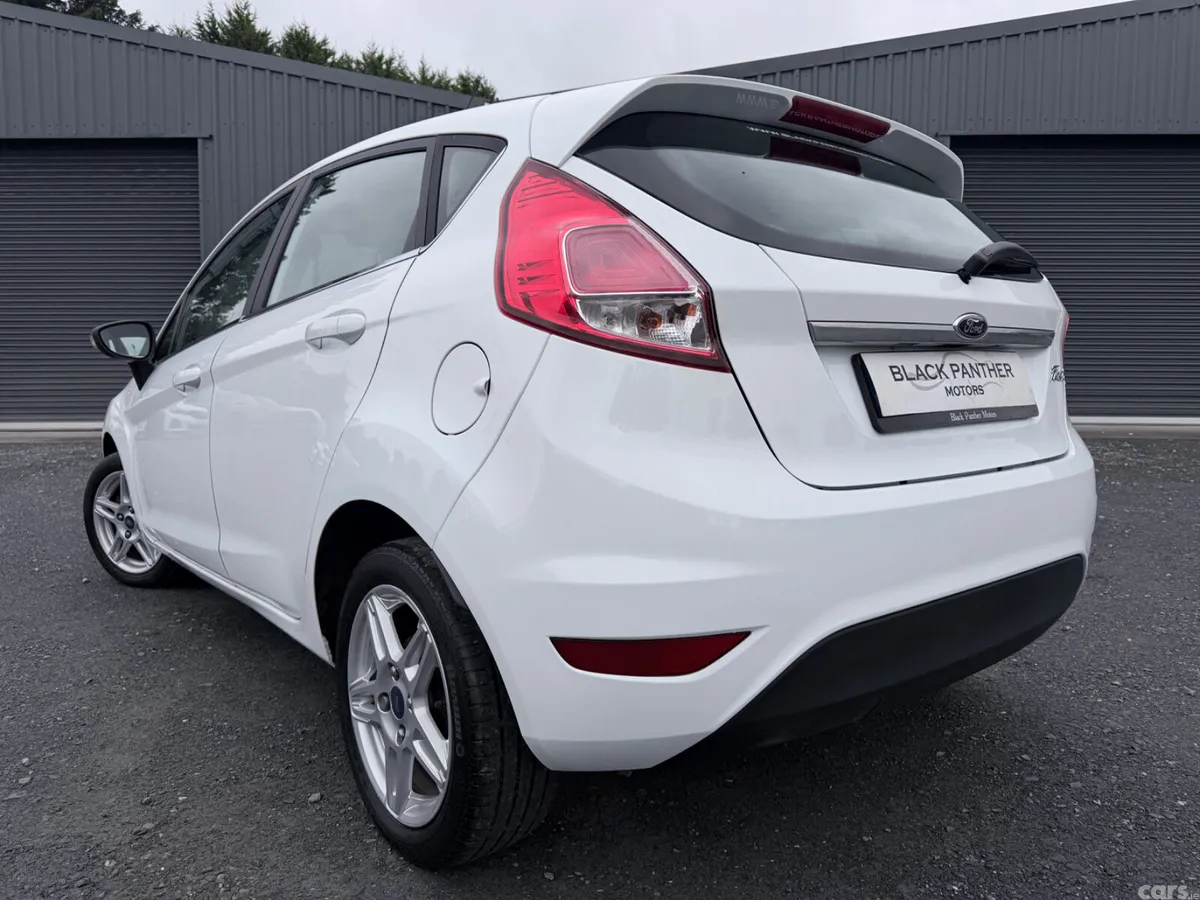 Ford Fiesta Hatchback, Petrol, 2015, White