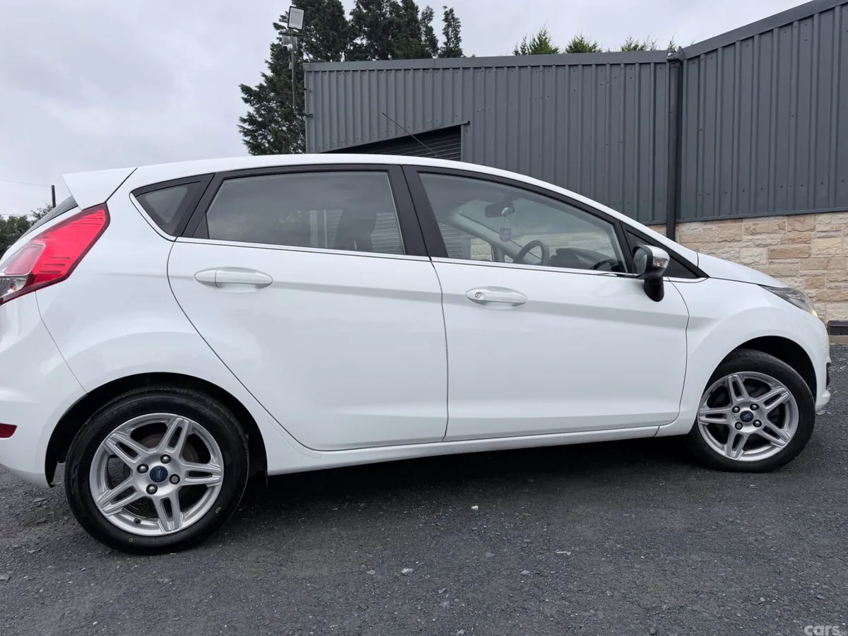 Ford Fiesta Hatchback, Petrol, 2015, White