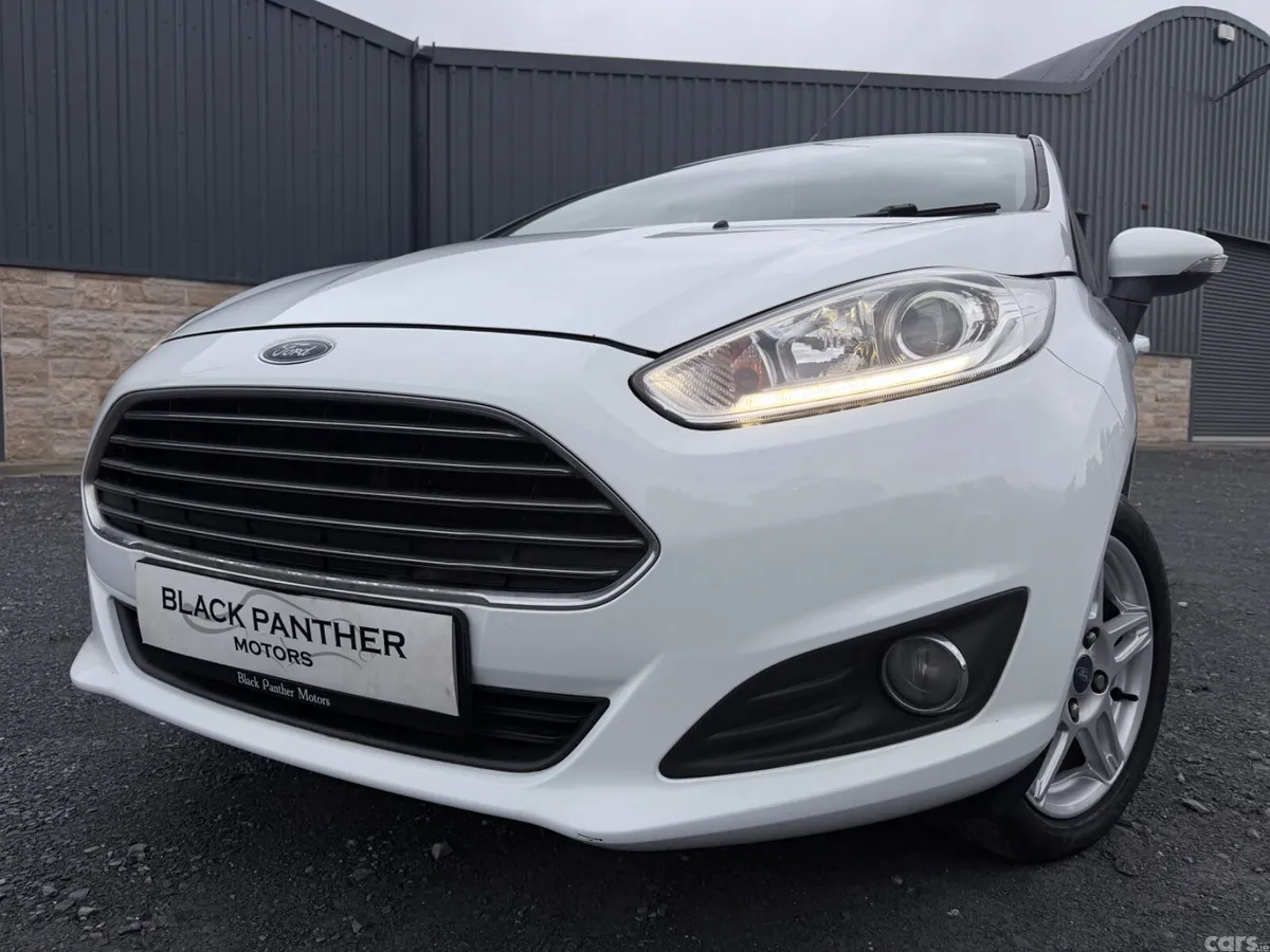Ford Fiesta Hatchback, Petrol, 2015, White