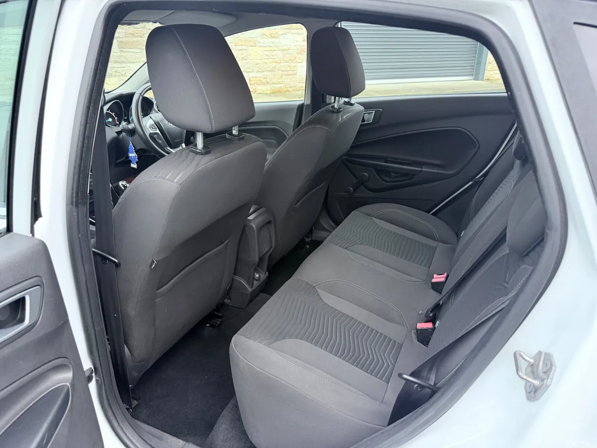 Ford Fiesta Hatchback, Petrol, 2015, White