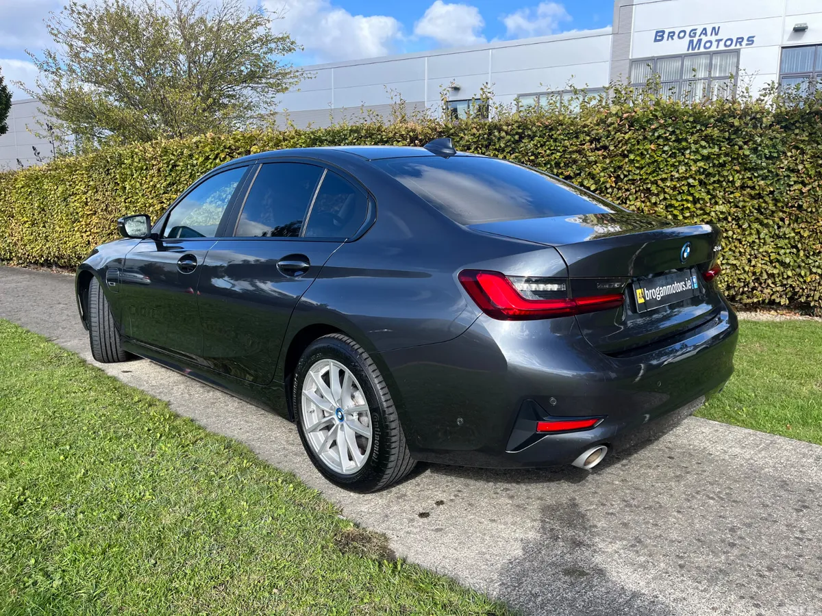 BMW 3-Series Saloon, Petrol Plug-in Hybrid, 2022, Grey