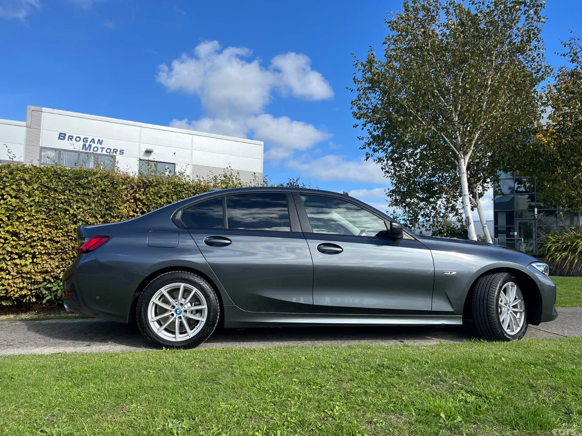 BMW 3-Series Saloon, Petrol Hybrid, 2022, Grey