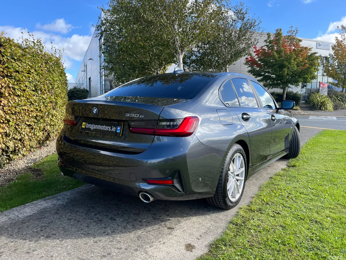 BMW 3-Series Saloon, Petrol Hybrid, 2022, Grey