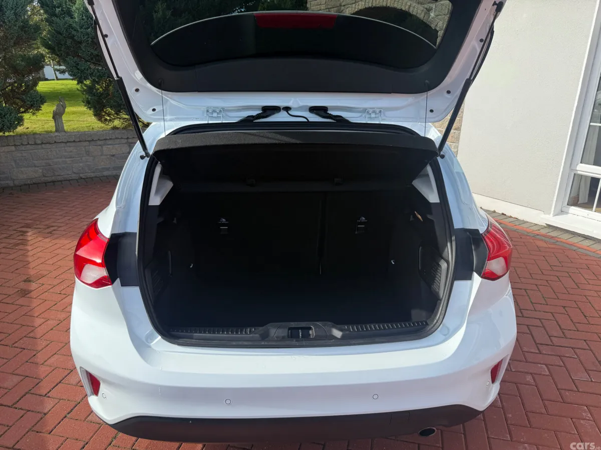 Ford Focus Hatchback, Diesel, 2021, White