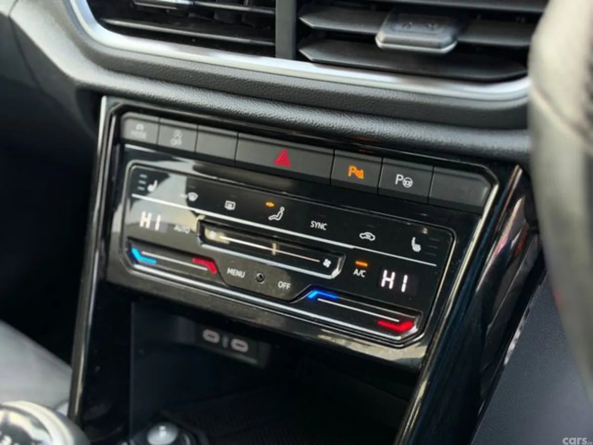Volkswagen T-Roc Hatchback, Diesel, 2022, Blue