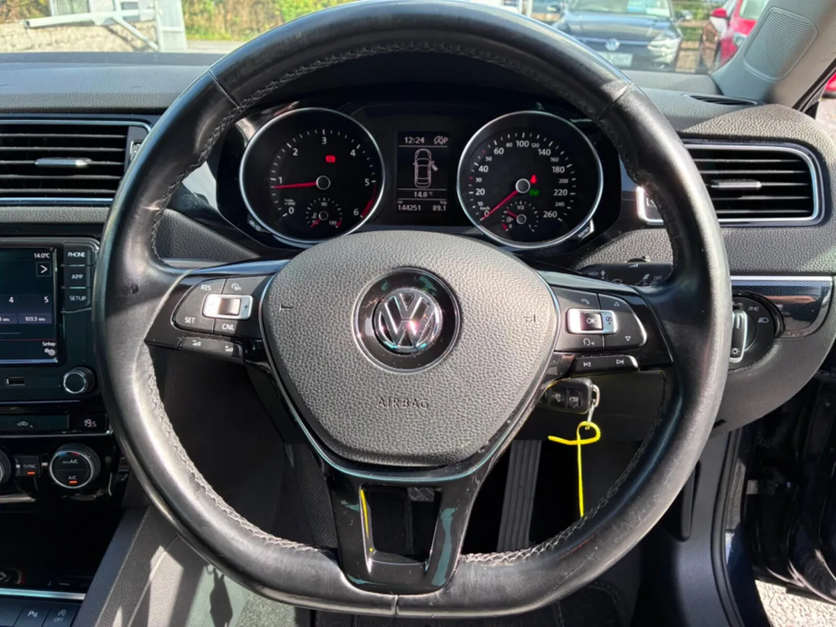 Volkswagen Jetta Saloon, Diesel, 2016, Black