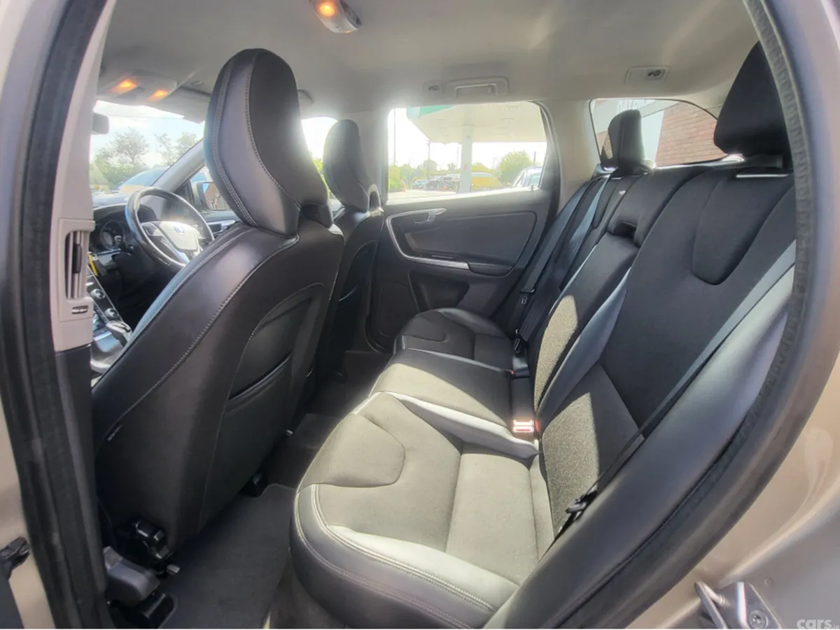 Volvo XC60 Estate, Diesel, 2015, Gold