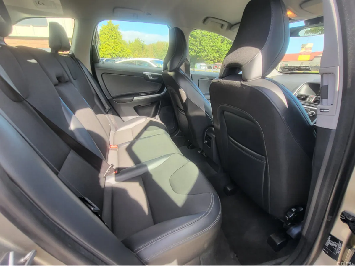 Volvo XC60 Estate, Diesel, 2015, Gold